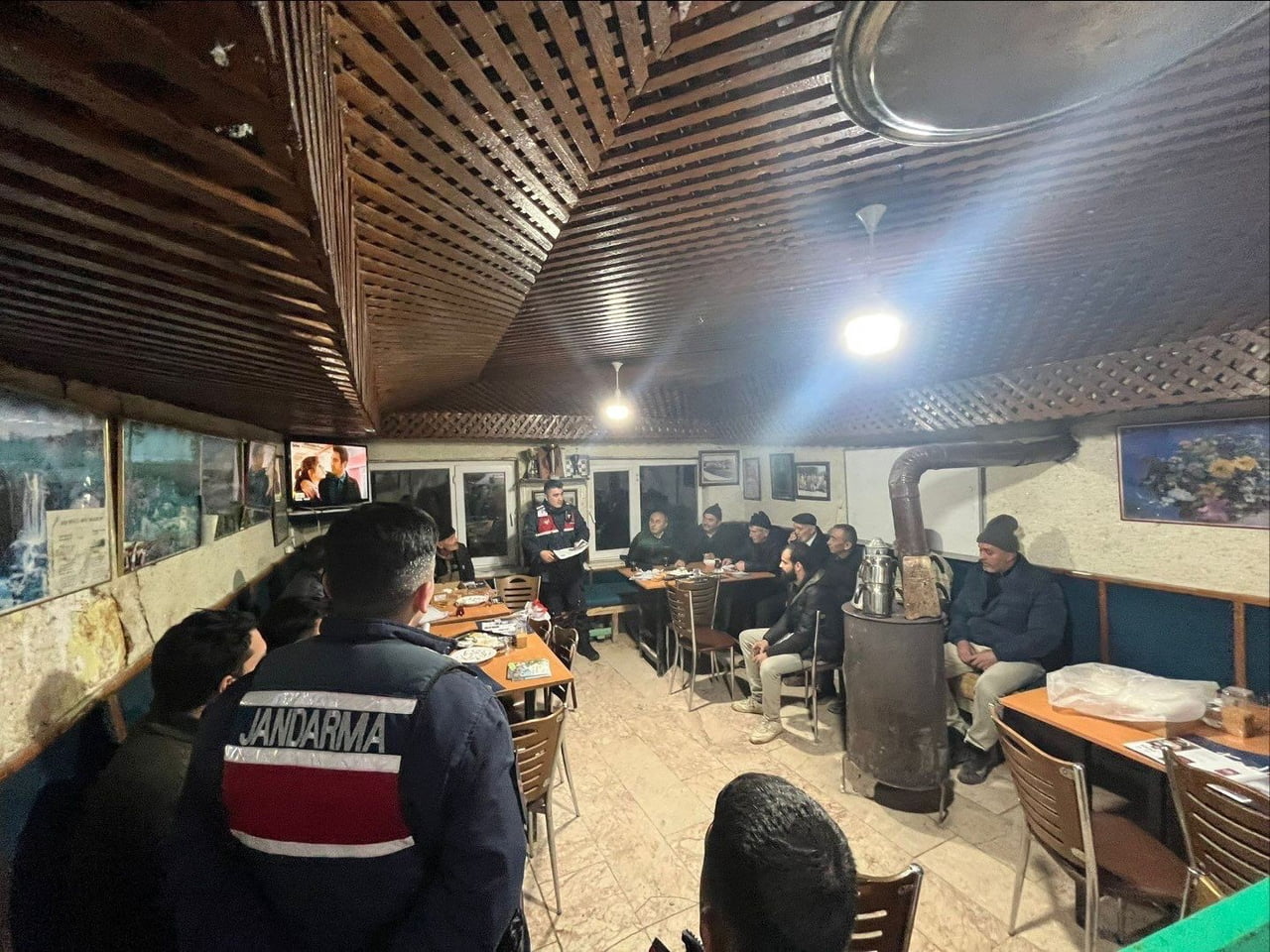 BİLECİK’TE JANDARMADAN KÖY HALKINA ASAYİŞ VE GÜVENLİK BİLGİLENDİRMESİ