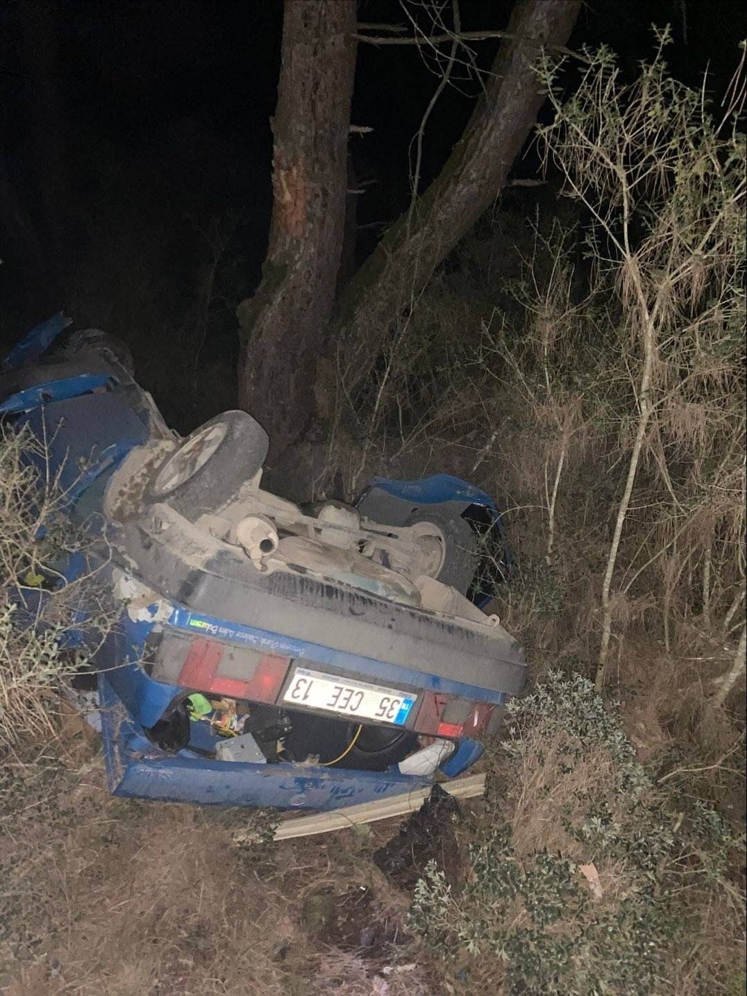 BİLECİK’TE OTOMOBİL YOLDAN ÇIKTI: 1 YARALI