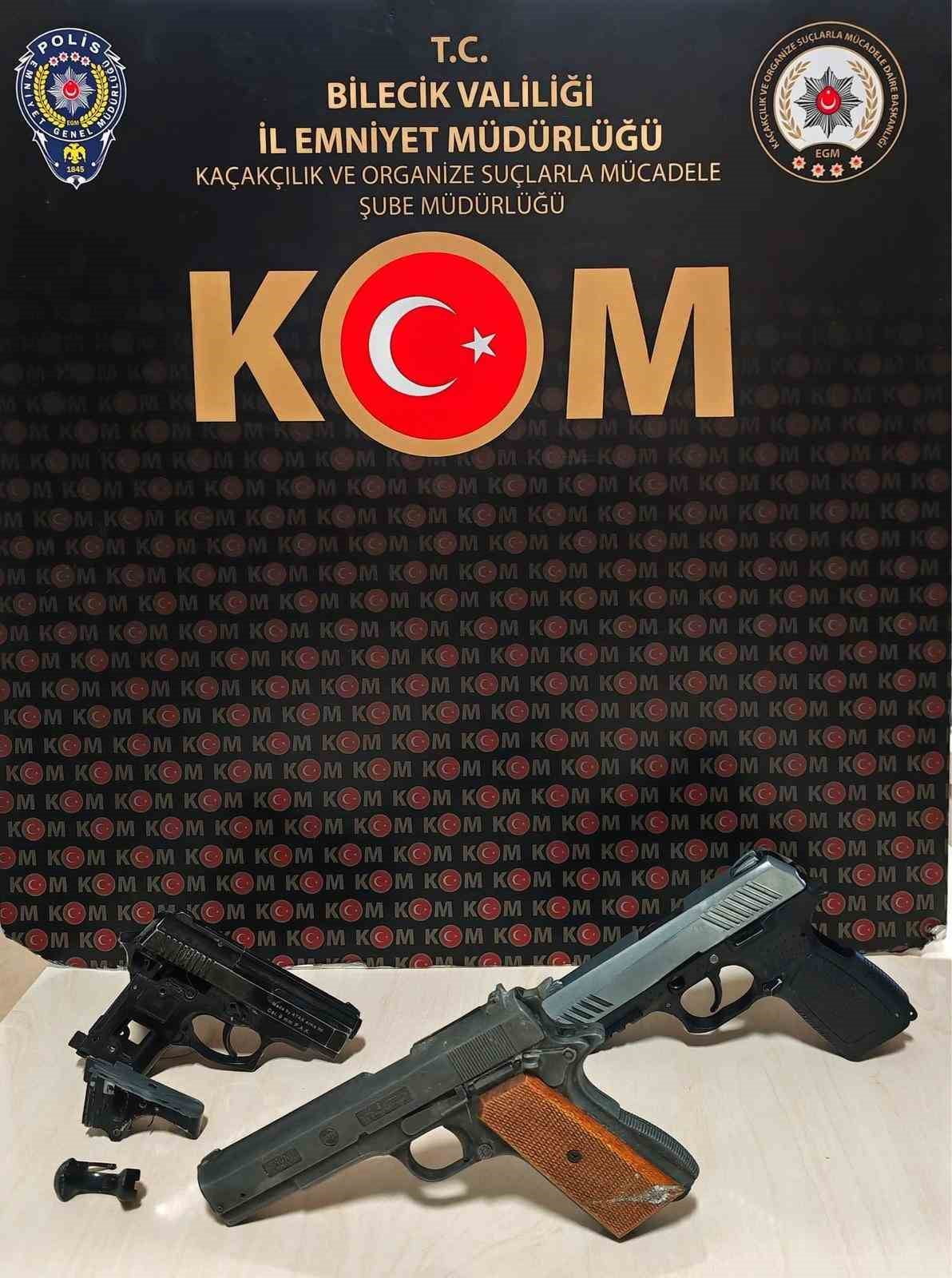 BİLECİK’TE SOSYAL MEDYA PAYLAŞIMLARI SİLAHLARI ELE VERDİ