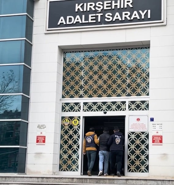 BİLİŞİM SUÇLARIYLA NİTELİKLİ DOLANDIRICILIK YAPAN 2 KİŞİ EŞ ZAMANLI OPERASYONLA...