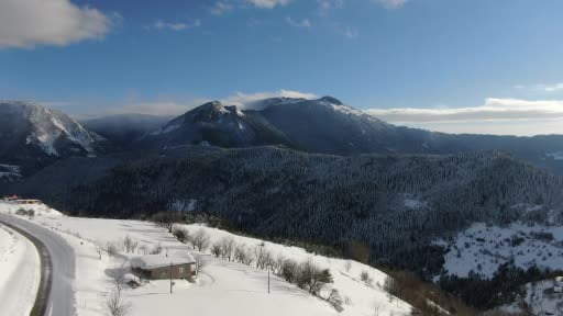 Bin 250 rakımlı Yaralıgöz Dağı'nda kar manzarası mest etti