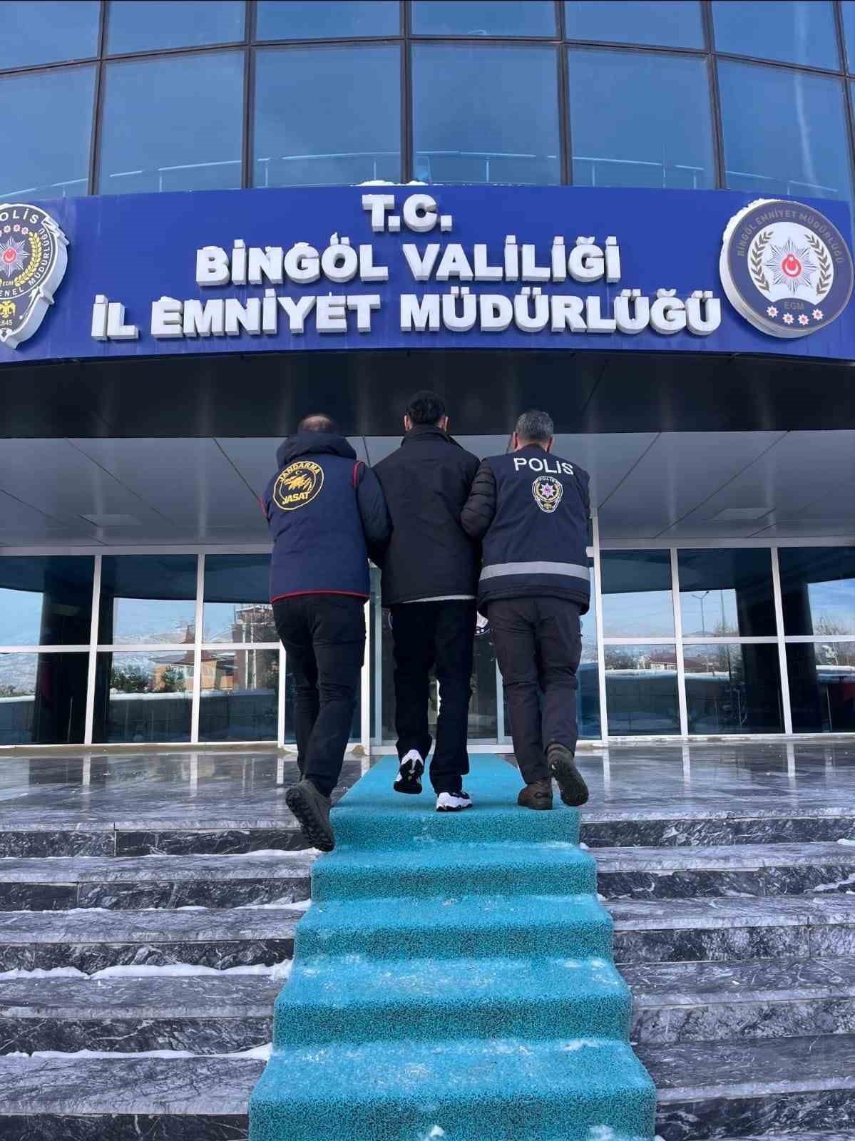 – BİNGÖL’DE ARANAN 7 HÜKÜMLÜ JANDARMA EKİPLERİNCE YAKALANDI