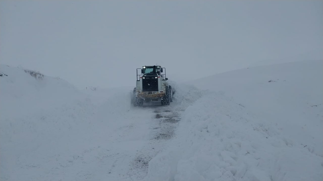 BİNGÖL’ÜN KARLIOVA İLÇESİNDEKİ BİR KÖYDE KALP RAHATSIZLIĞI BULUNAN VE DURUMU KÖTÜLEŞEN MUHTARIN...