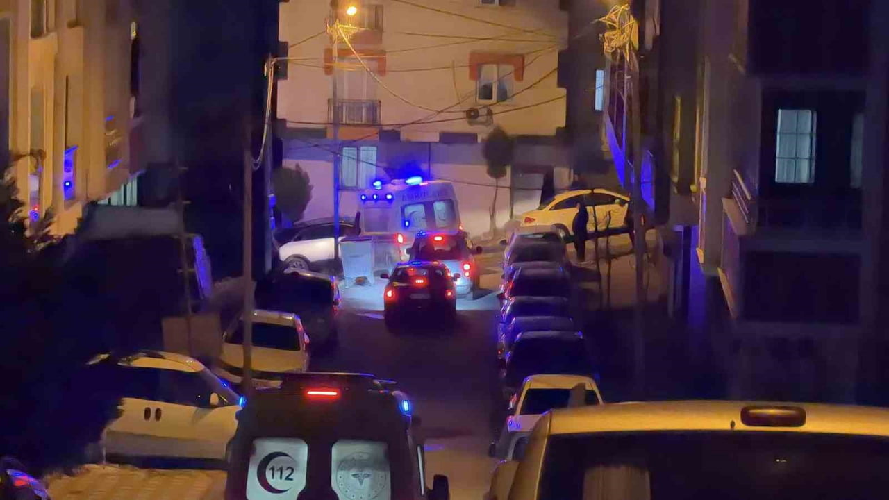 BİR EVDE OKUNAN MEVLİDİN ARDINDAN İKRAM EDİLEN TAVUKLU PİLAVI TÜKETEN BAZI DAVETLİLERİN...