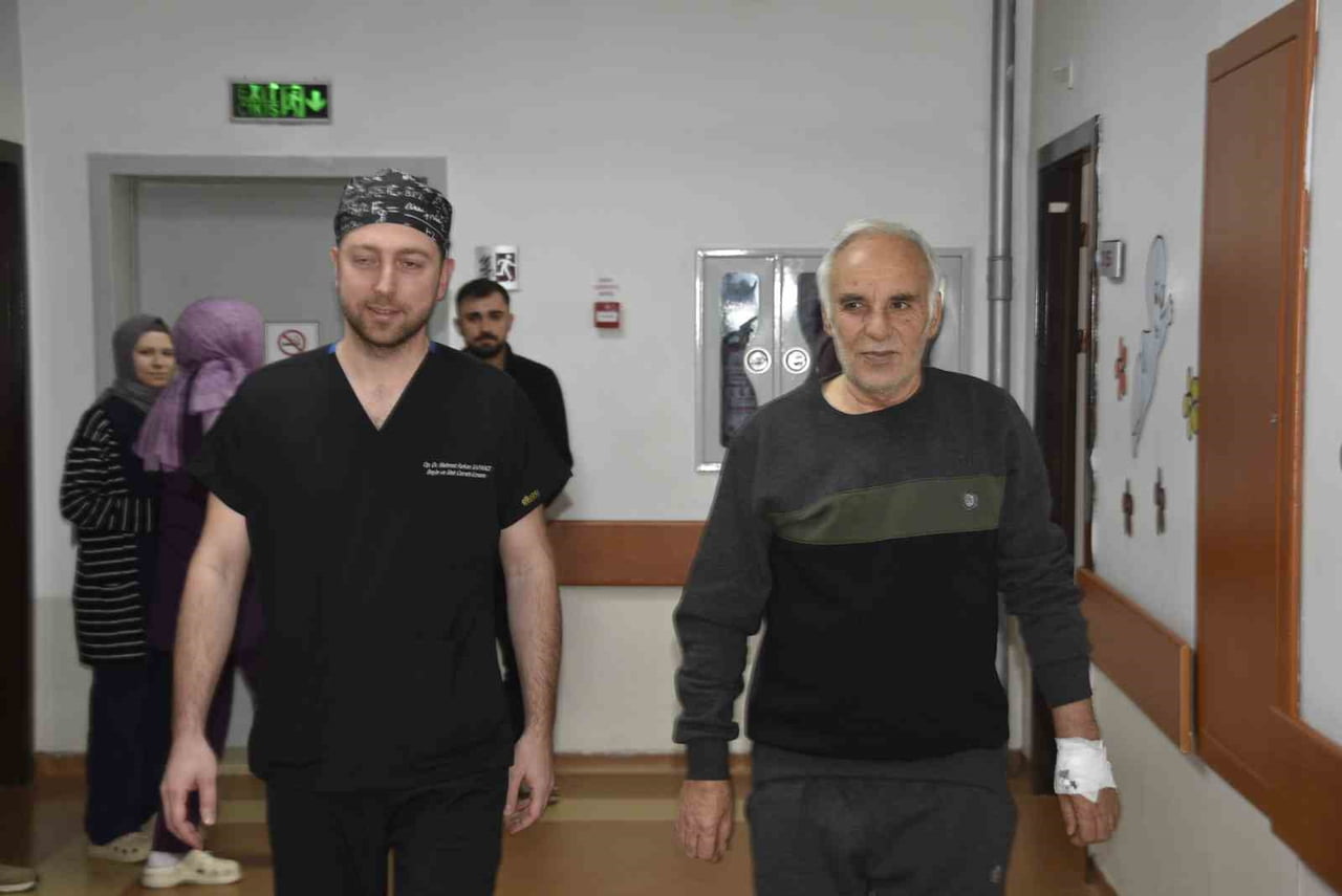 BİTLİS DEVLET HASTANESİ’NDE SAĞLIK ALANINDA ÖNEMLİ BİR BAŞARIYA İMZA ATILARAK, HASTANEDE İLK DEFA...