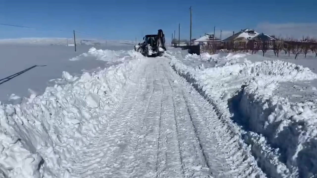 BİTLİS’İN ADİLCEVAZ İLÇESİNDE ETKİLİ OLAN YOĞUN KAR YAĞIŞI VE OLUMSUZ HAVA KOŞULLARI NEDENİYLE...