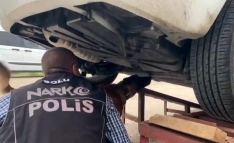 BOLU’DA EMNİYET VE JANDARMA EKİPLERİNCE BELİRLENEN ADRESLERE DÜZENLENEN OPERASYONLARDA KOKAİN...