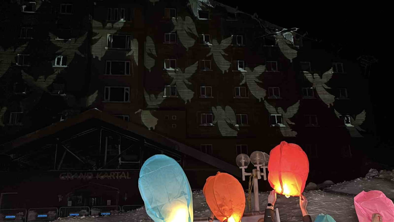 BOLU’DA GRAND KARTAL OTEL’DE GEÇEN YIL ÇIKAN VE 34’Ü ÇOCUK 78 KİŞİNİN YAŞAMINI YİTİRDİĞİ YANGIN...