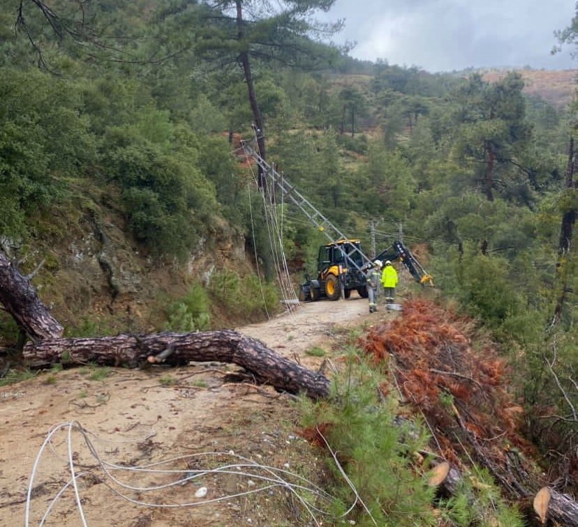 BOZDOĞAN’DA YAĞIŞ SONRASI EKİPLER SAHADA