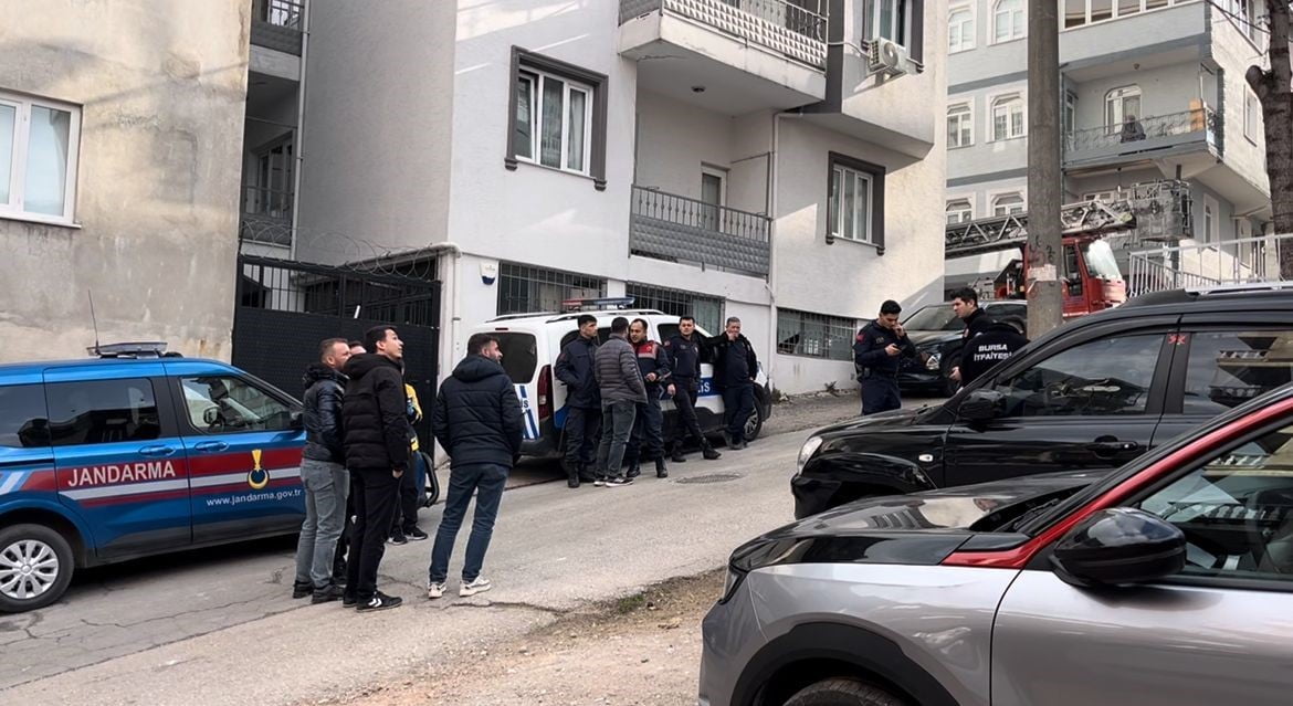 BURSA'DA CEZAEVİNDEN İZİNLİ ÇIKIP YILBAŞI GÜNÜ KIZ KARDEŞİNİ VE 3 YAŞINDAKİ YEĞENİNİ BIÇAKLA...