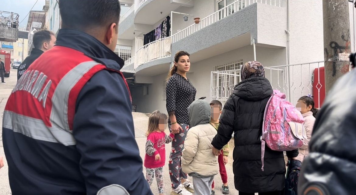 BURSA'DA CEZAEVİNDEN İZİNLİ ÇIKIP YILBAŞI GÜNÜ KIZ KARDEŞİNİ VE 3 YAŞINDAKİ YEĞENİNİ BIÇAKLA...