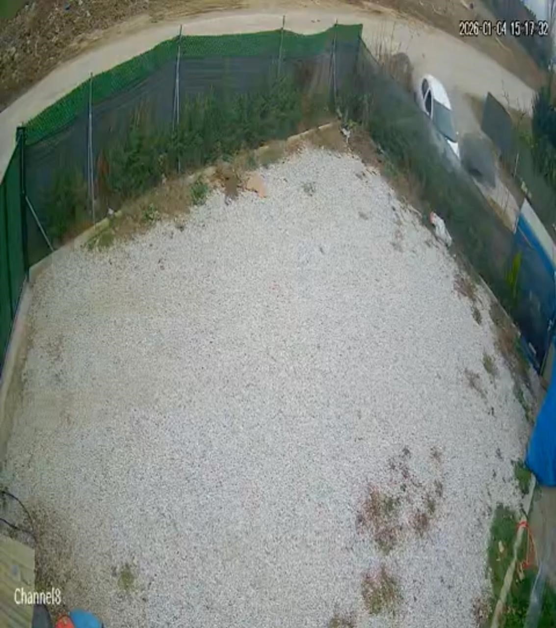 BURSA'DA DİREKSİYON HAKİMİYETİNİ KAYBEDEN SÜRÜCÜ, BAHÇEYE BÖYLE GİRDİ. SÜRÜNÜN ÖLÜMDEN DÖNDÜĞÜ...