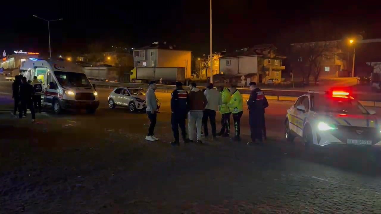 BURSA'NIN İNEGÖL İLÇESİNDE MEYDANA GELEN KAZA DA İKİ OTOMOBİL ÇARPIŞTI: 1'İ ÇOCUK 3 KİŞİ...