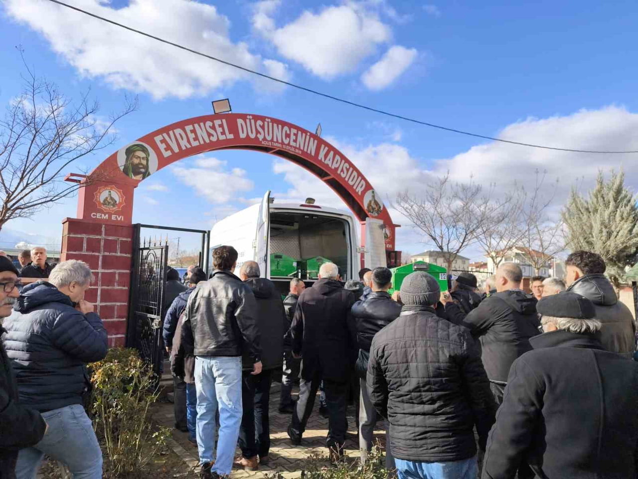 BURSA'NIN İNEGÖL İLÇESİNDE MEYDANA GELEN KAZADA KONTROLDEN ÇIKIP AĞACA ÇARPAN ARAÇTA HAYATINI...