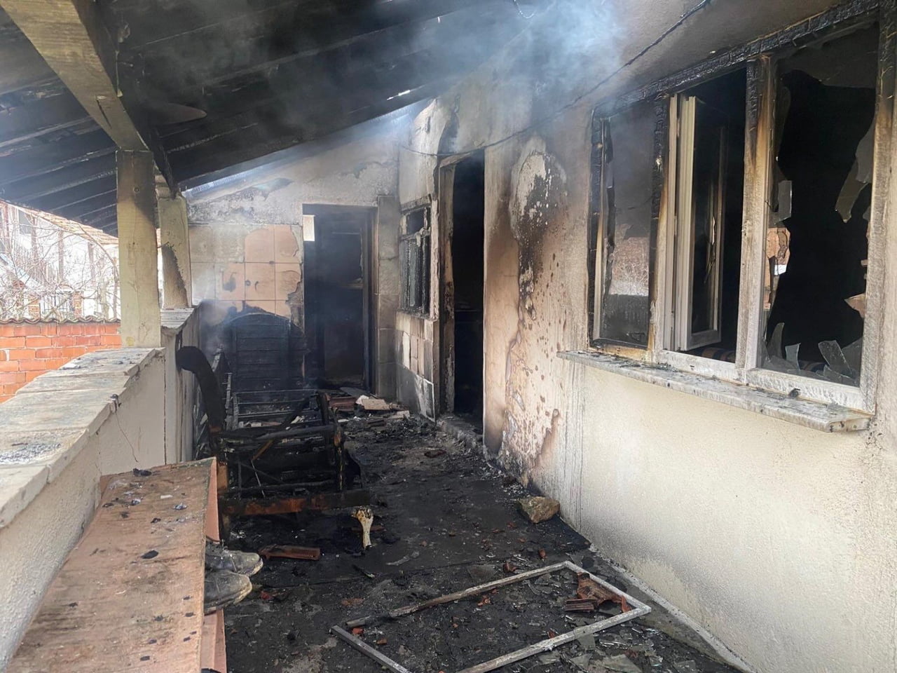 BURSA'NIN İNEGÖL İLÇESİNDE TEK YAŞAYAN ADAMIN EVİ YANGINDA KULLANILAMAZ HALE GELDİ.