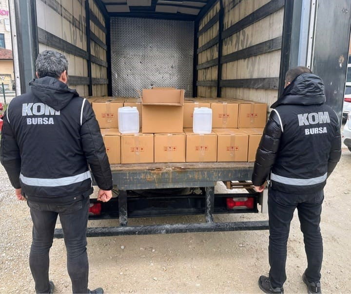 BURSA'NIN NİLÜFER İLÇESİNDE SAHTE ALKOL ÜRETİMİ YAPTIKLARI GEREKÇESİYLE 2 KİŞİ GÖZALTINA ALINDI....