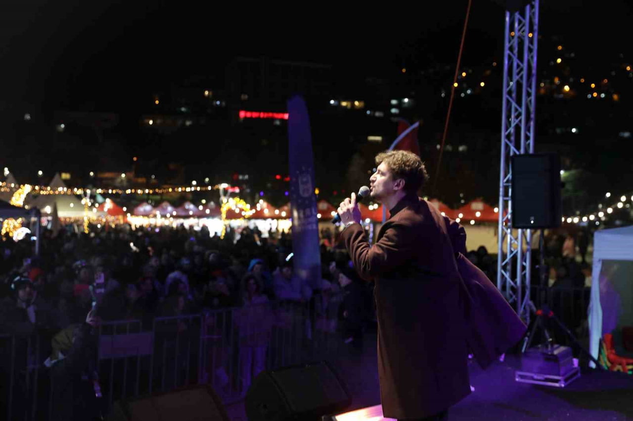 BURSA BÜYÜKŞEHİR BELEDİYESİ’NİN HAZIRLADIĞI ‘BURSA YENİ YIL MEYDANI’NI DOLDURAN BİNLERCE BURSALI...