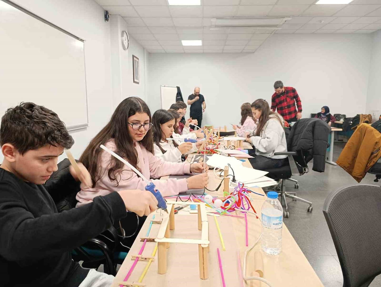 BURSA BÜYÜKŞEHİR BELEDİYESİ’NİN ‘YARIYIL ŞENLİĞİ’ ETKİNLİKLERİNE KATILAN ÖĞRENCİLER, BURULAŞ...