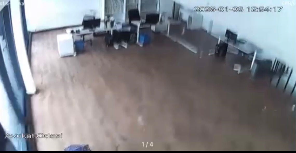 BURSA’DA LODOS DEHŞETİ: PLAZANIN TAVANI ÇÖKTÜ, FACİA KIL PAYI ATLATILDI