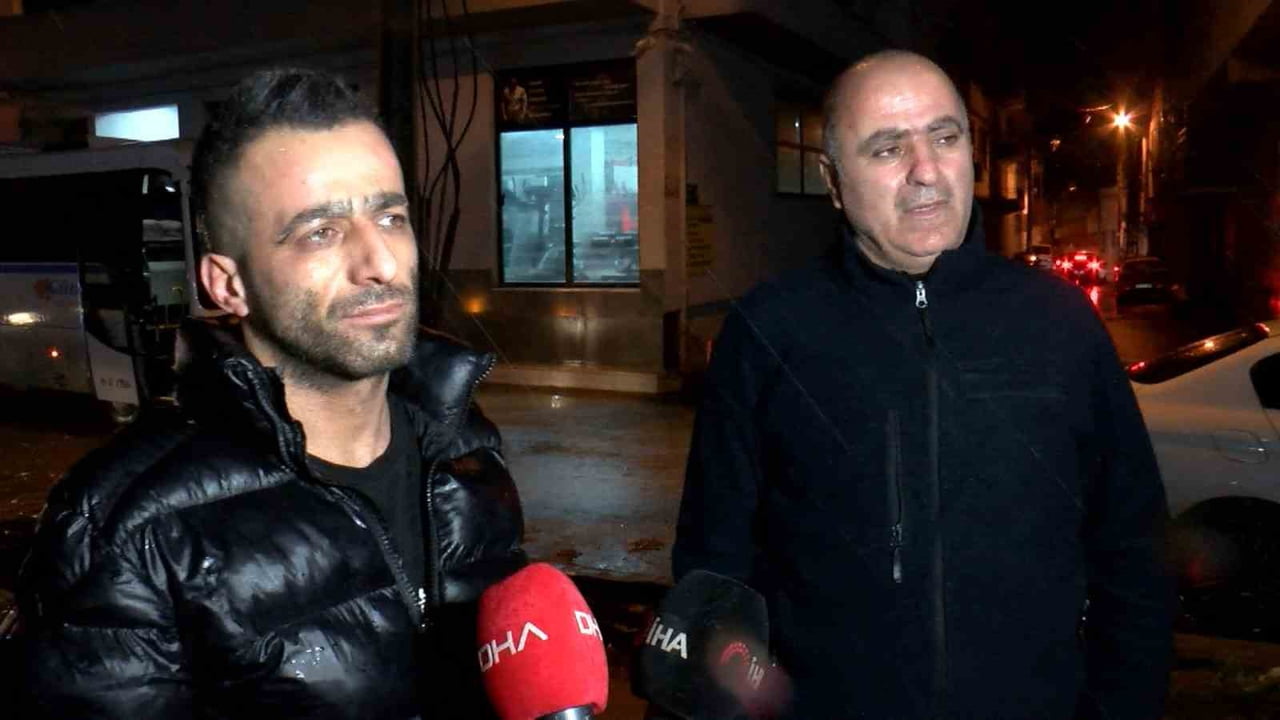 BURSA’DA LODOSUN ETKİSİYLE ÇÖKEN DUVAR, BOŞ ALANA PARK EDİLEN 10 ARACIN ÜZERİNE DÜŞTÜ.