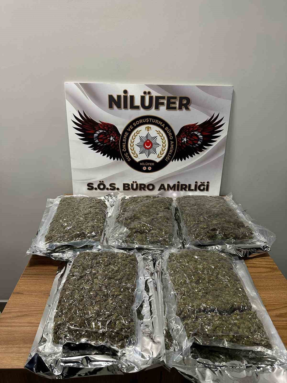 BURSA’DA NİLÜFER İLÇE EMNİYET MÜDÜRLÜĞÜ EKİPLERİNCE GERÇEKLEŞTİRİLEN OPERASYONDA 3 KİLO 562 GRAM...