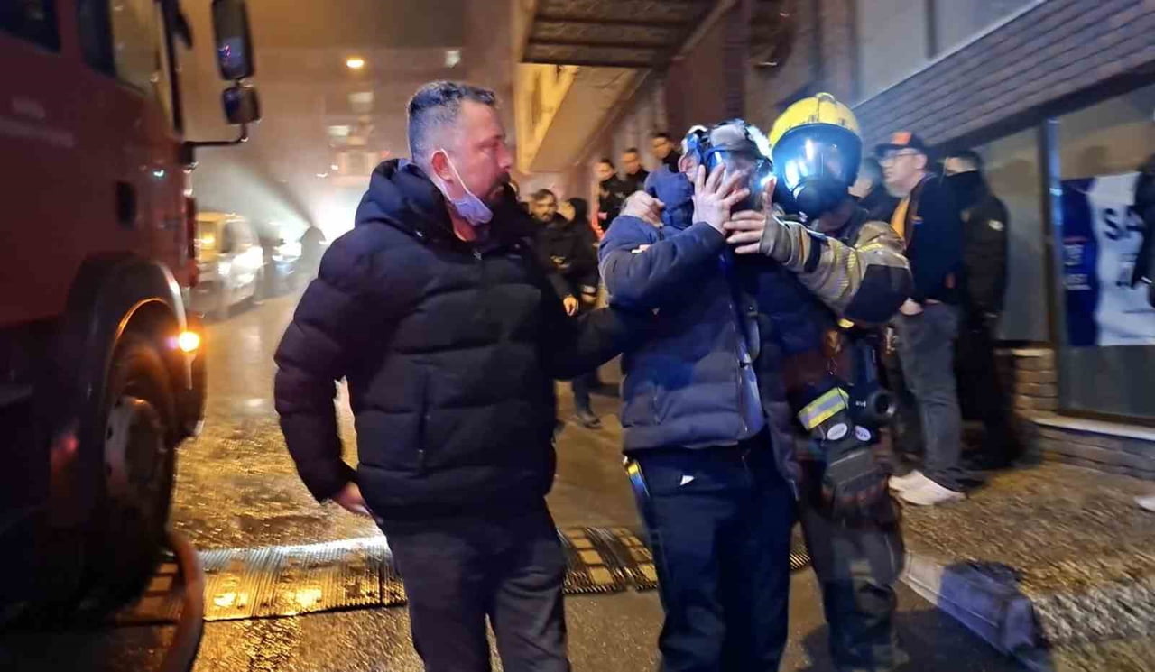 BURSA’DA OTEL YANGINI KONTROL ALTINA ALINDI : 7 KİŞİ YARALANDI