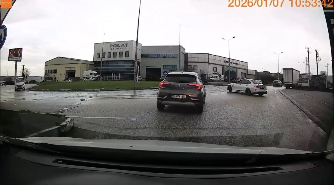 BURSA’DA "ARACI SATTIM, CEZA YEMEM" DEDİ: CADDE ORTASINDA DRİFTİN BEDELİ 58 BİN TL OLDU