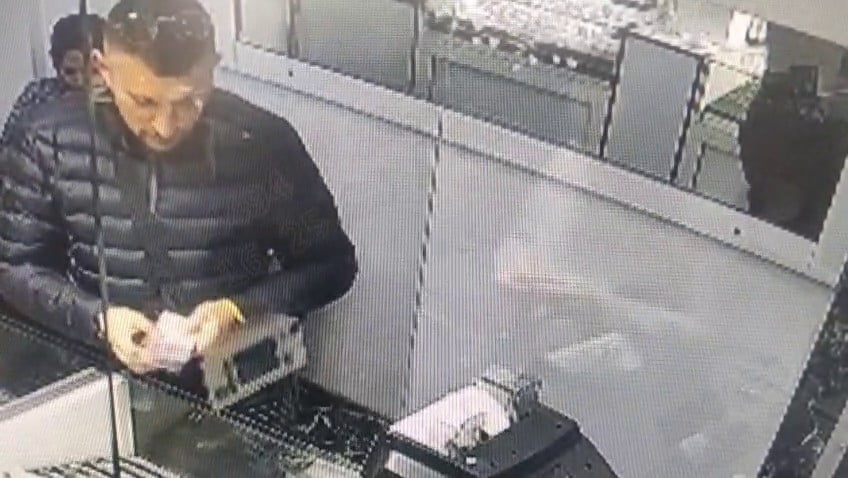 BURSA’DA SAHTE ALTIN VURGUNU: KUYUMCULARI DOLANDIRDILAR, KAMERALARA YAKALANDILAR