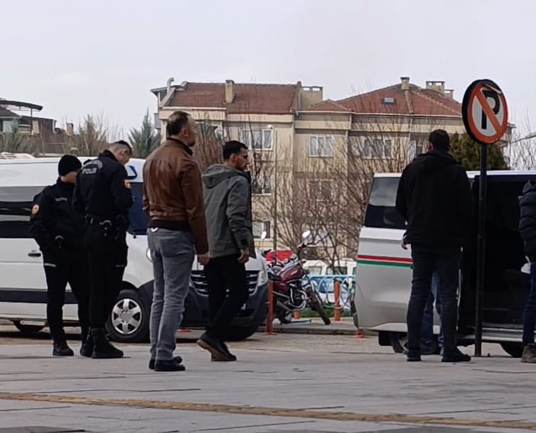 BURSA’NIN İNEGÖL İLÇESİNDE AĞACA ÇARPAN OTOMOBİLDE 2 KADININ HAYATINI KAYBETTİĞİ KAZADA YARALI...