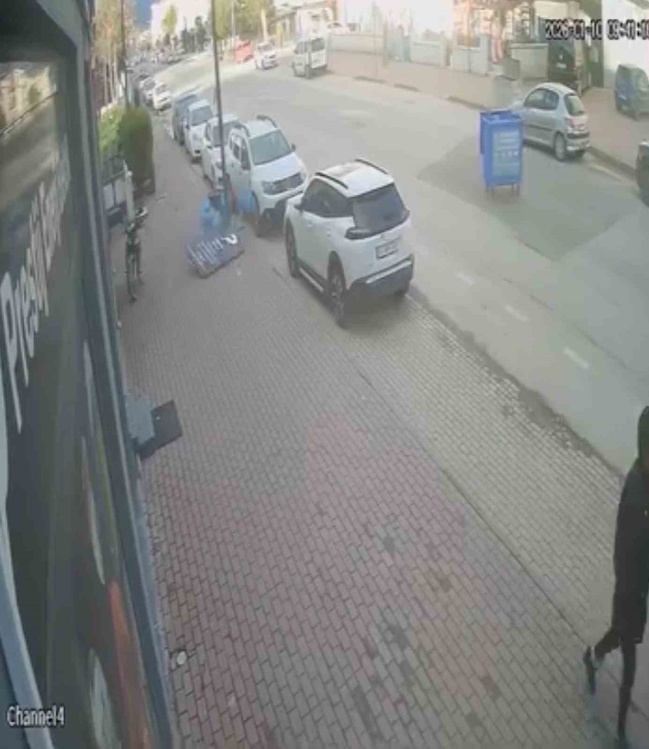 BURSA’NIN İNEGÖL İLÇESİNDE ETKİLİ OLAN ŞİDDETLİ LODOS, TEHLİKELİ ANLARA NEDEN OLDU. PARK YOLU...