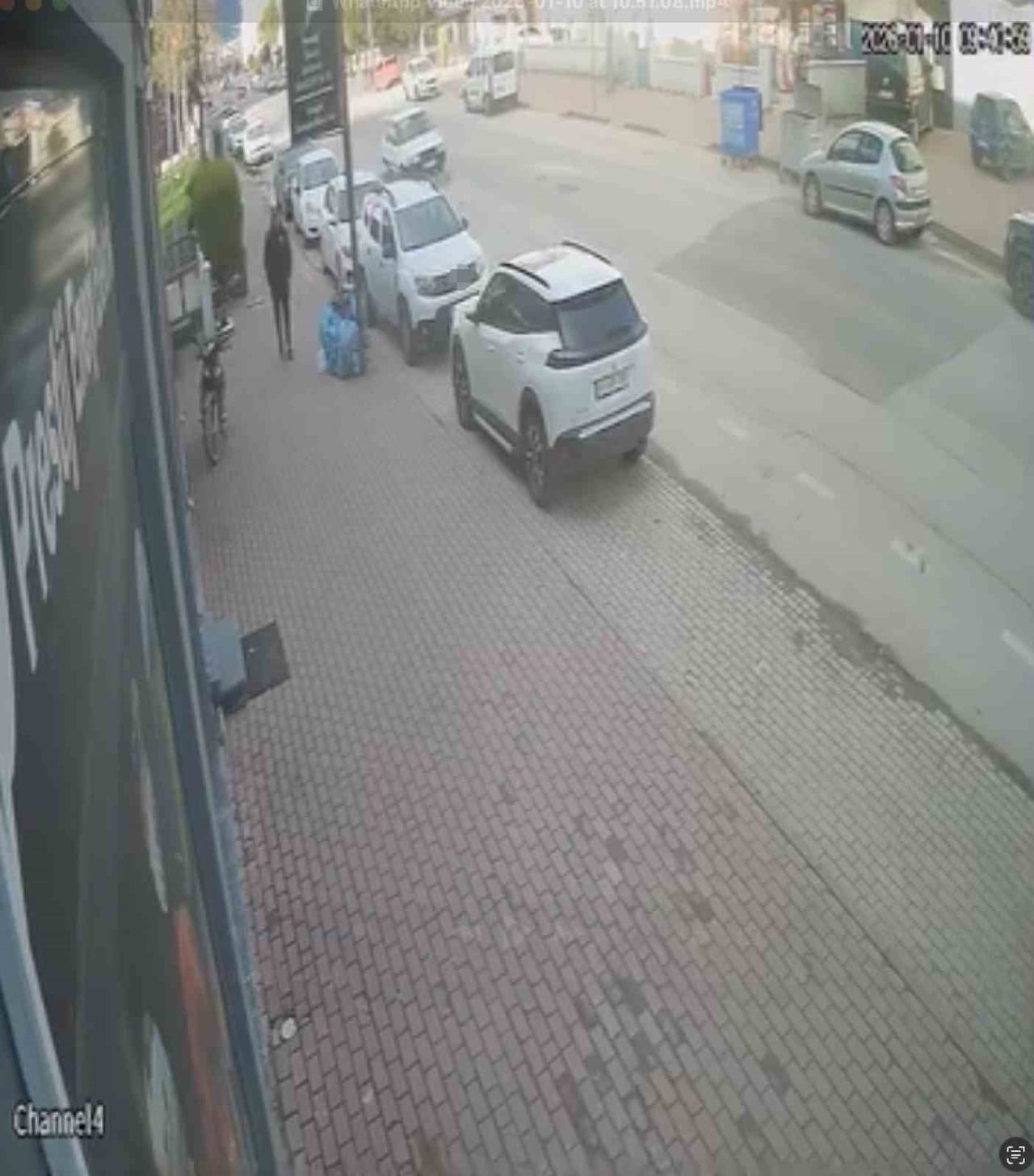 BURSA’NIN İNEGÖL İLÇESİNDE ETKİLİ OLAN ŞİDDETLİ LODOS, TEHLİKELİ ANLARA NEDEN OLDU. PARK YOLU...