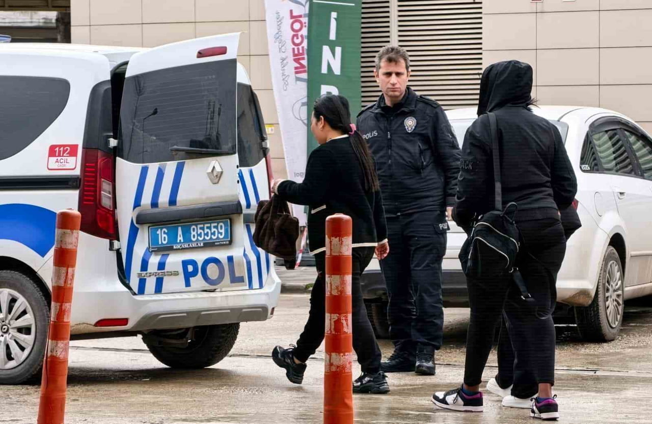 BURSA’NIN İNEGÖL İLÇESİNDE FAALİYET GÖSTEREN BİR MASAJ VE SPA MERKEZİNE DÜZENLENEN OPERASYONDA...