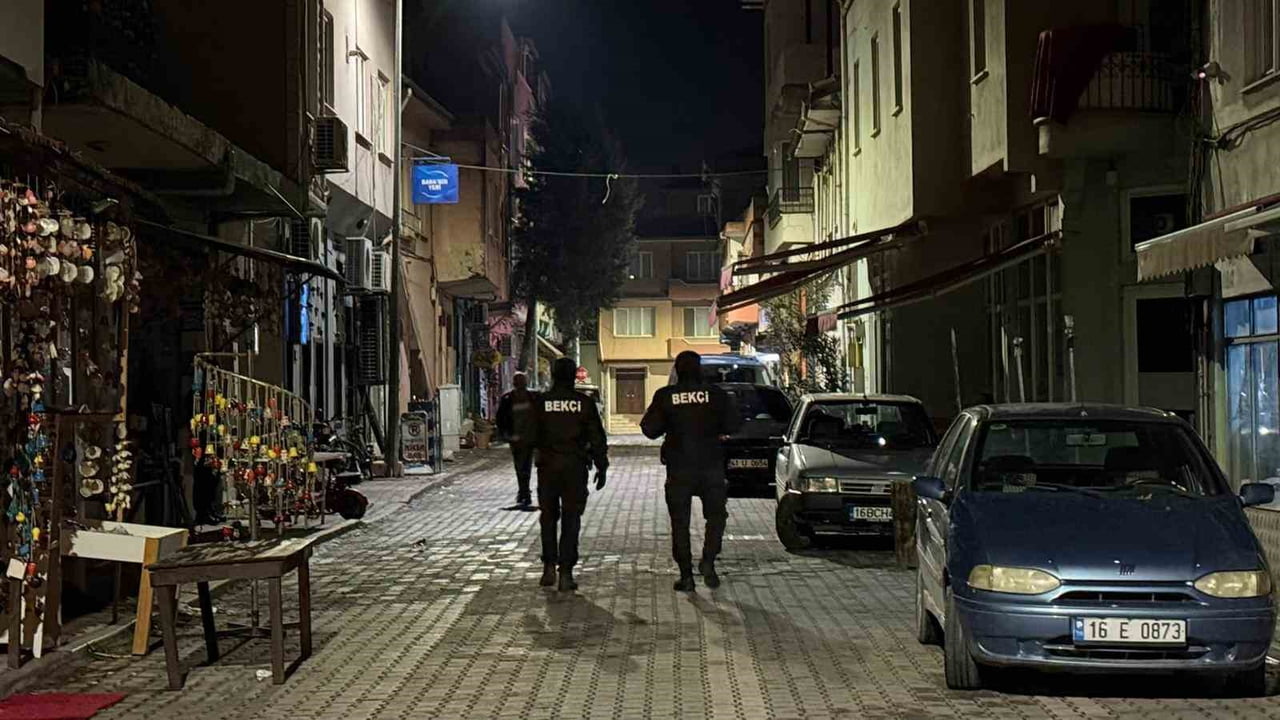 BURSA’NIN İZNİK İLÇESİNDE YILBAŞI GECESİ, ASAYİŞ VE TRAFİK GÜVENLİĞİNİN SAĞLANMASI AMACIYLA POLİS...