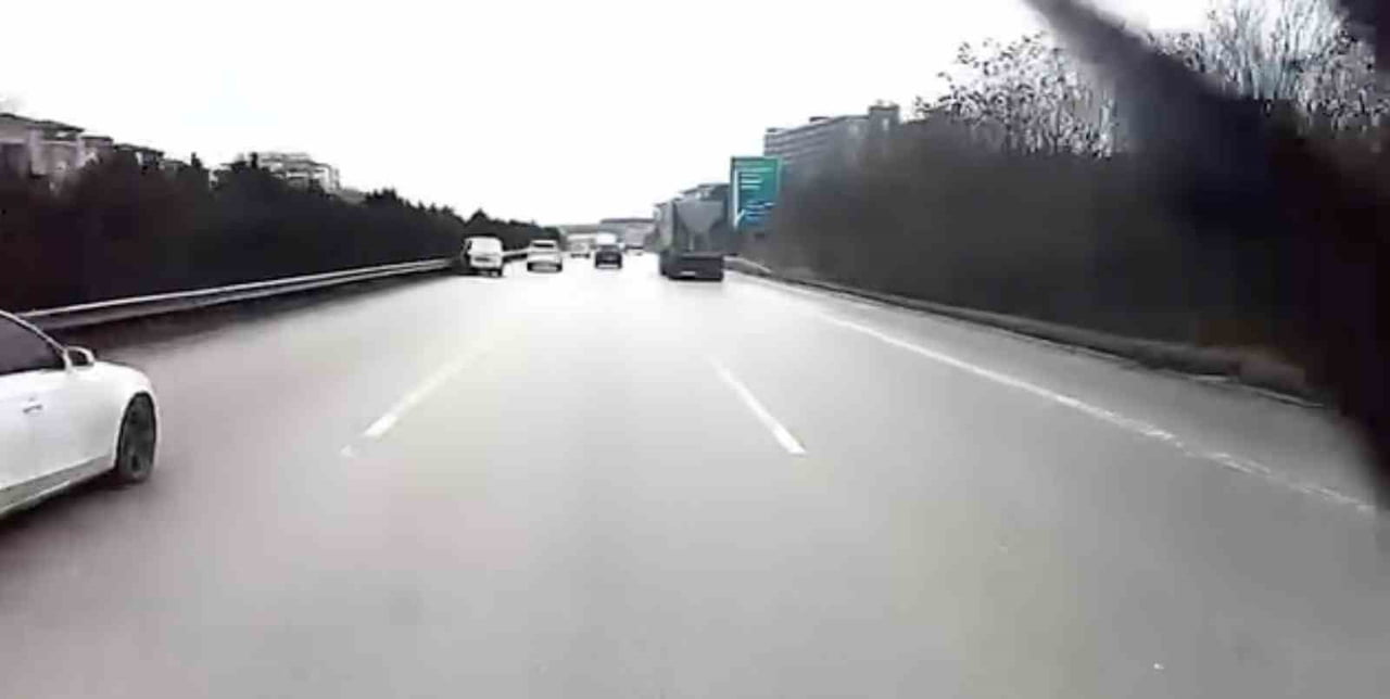 BURSA’NIN NİLÜFER İLÇESİNDE, OTOBAN YOLU ÜZERİNDEKİ MUDANYA ÇIKIŞ KAVŞAĞINDA KORKU DOLU ANLAR...