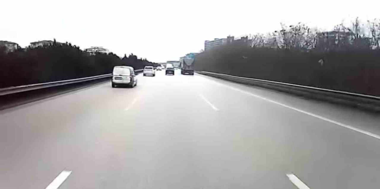 BURSA’NIN NİLÜFER İLÇESİNDE, OTOBAN YOLU ÜZERİNDEKİ MUDANYA ÇIKIŞ KAVŞAĞINDA KORKU DOLU ANLAR...