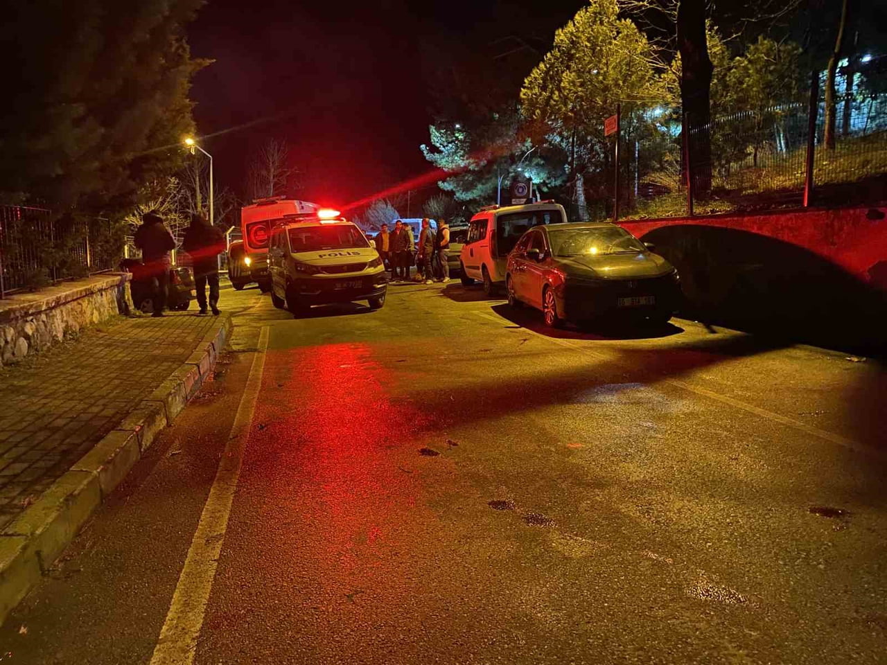 BURSA’NIN YILDIRIM İLÇESİNDE ALACAK VERECEK MESELESİ NEDENİYLE ÇIKAN TARTIŞMA KISA SÜREDE BIÇAKLI...