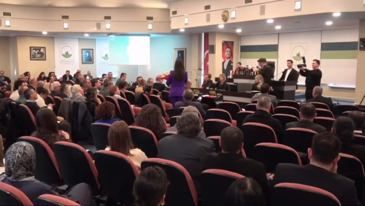 BURSA OSMANGAZİ BELEDİYESİ CHP’Lİ MECLİS ÜYESİ ÖZLEM BODUR, GEÇTİĞİMİZ GÜNLERDE TRAFİKTE UĞRADIĞI...