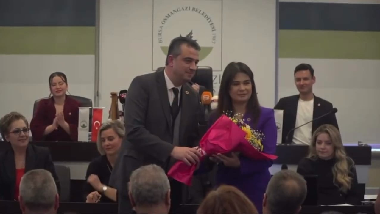 BURSA OSMANGAZİ BELEDİYESİ CHP’Lİ MECLİS ÜYESİ ÖZLEM BODUR, GEÇTİĞİMİZ GÜNLERDE TRAFİKTE UĞRADIĞI...