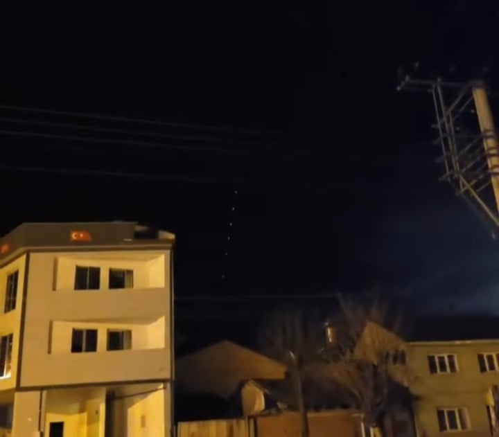 BURSA SEMALARINDA AKŞAM SAATLERİNDE GÖRÜLEN GİZEMLİ IŞIKLAR HAYRETE DÜŞÜRDÜ, GİZEMİ SONRASINDA...