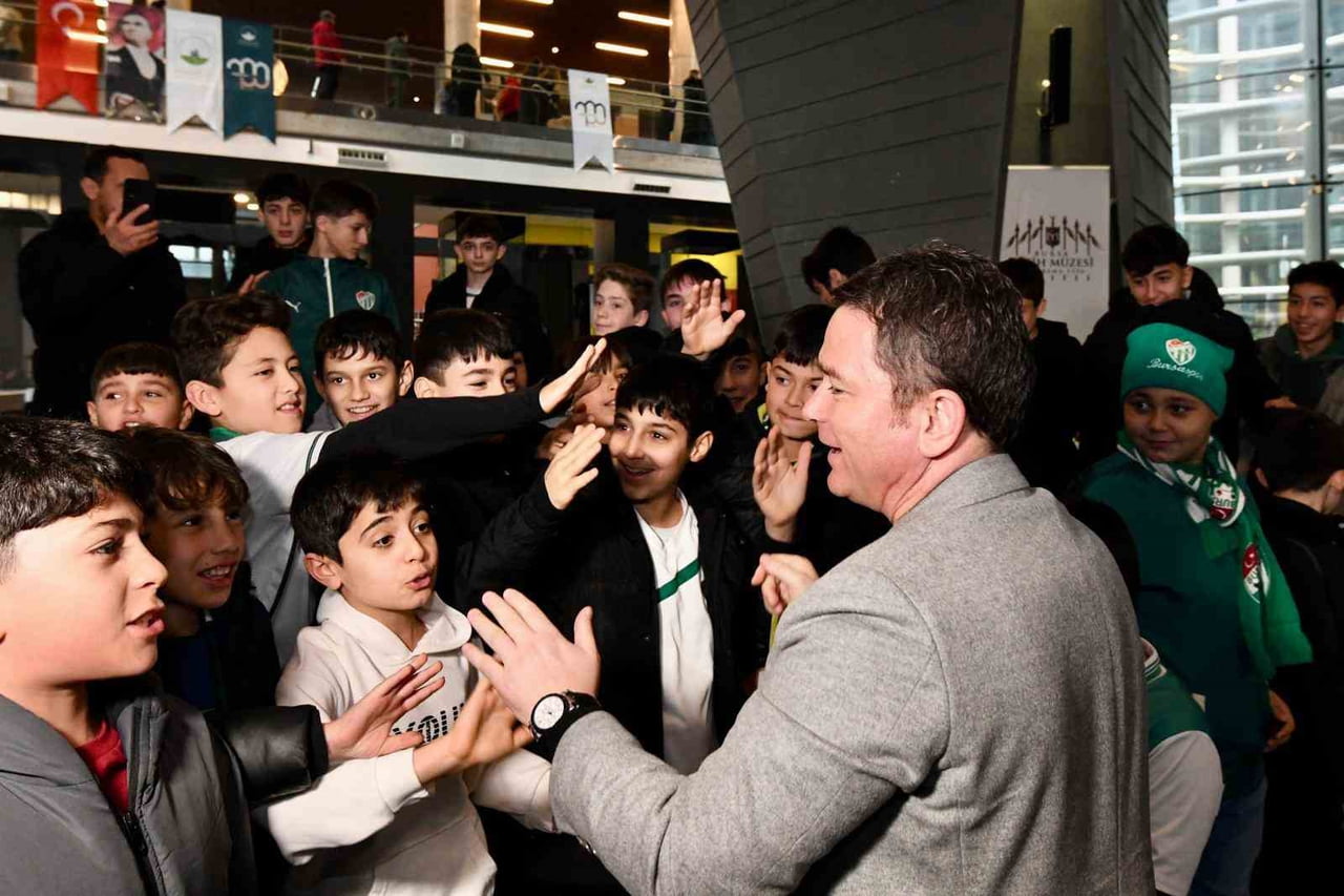 BURSASPOR’A DESTEĞİNİ HER ALANDA SÜRDÜREN OSMANGAZİ BELEDİYESİ, HAYATINDA HİÇ MAÇA GİTMEMİŞ...