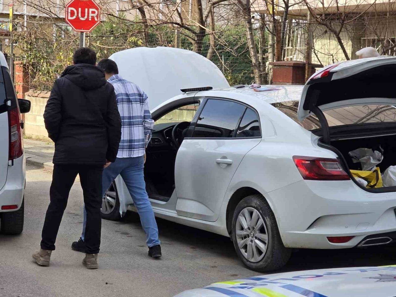 ÇAKARLI ARAÇLA POLİSTEN KİLOMETRELERCE KAÇTI 173 BİN LİRA CEZA YEDİ