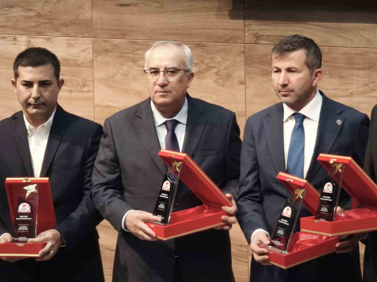 ÇAMELİ BELEDİYE BAŞKANI CENGİZ ARSLAN’A "YILIN EN BAŞARILI İLÇE BELEDİYE BAŞKANI"...