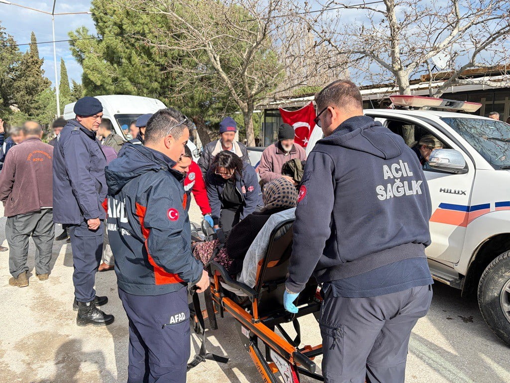 ÇANAKKALE'NİN EZİNE İLÇESİNDE KAYBOLAN DEMANS HASTASI 80 YAŞINDAKİ KADIN AFAD EKİPLERİNCE SAĞ...