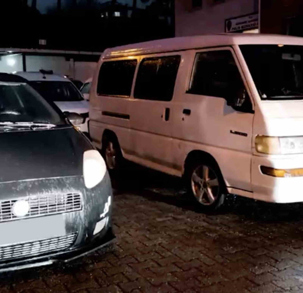 ÇANAKKALE’DE DÜZENLENEN OPERASYONDA 33 KAÇAK GÖÇMEN YAKALANDI, 5 ORGANİZATÖR TUTUKLANDI.