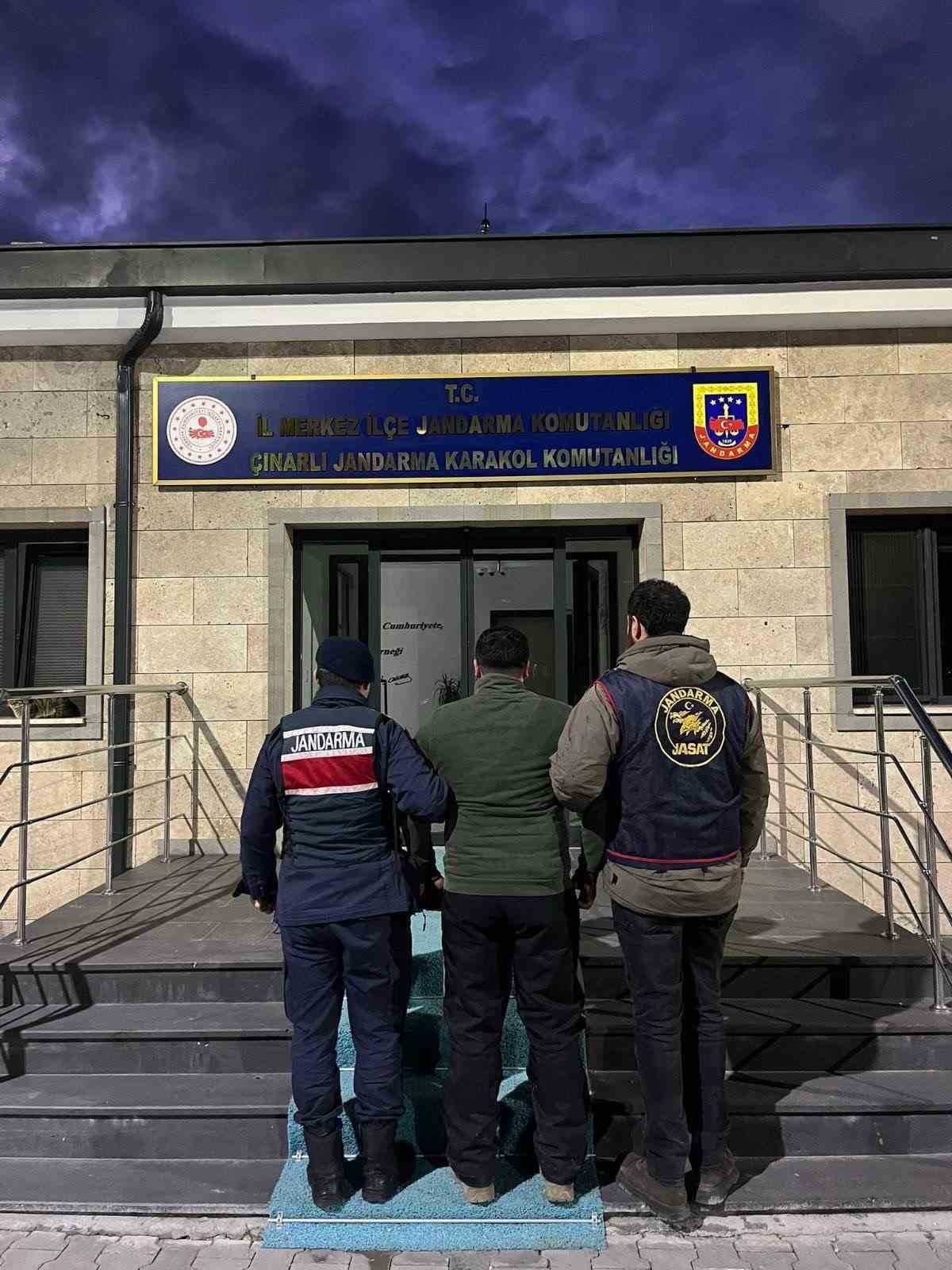 ÇANAKKALE’DE JANDARMA TARAFINDAN GERÇEKLEŞTİRİLEN ÇALIŞMALARDA FARKLI SUÇLARDAN ARANAN 5 ŞÜPHELİ...