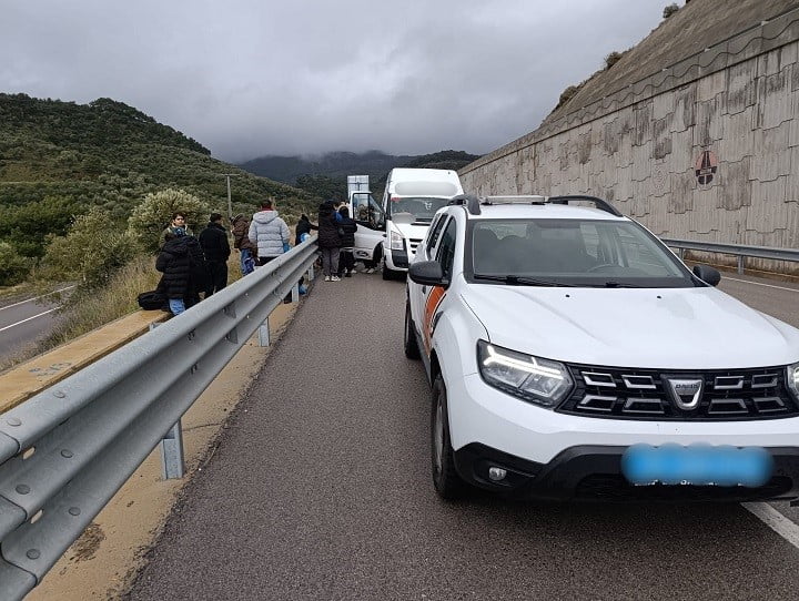 ÇANAKKALE’NİN AYVACIK İLÇESİNDE SAHİL GÜVENLİK VE JANDARMA EKİPLERİ TARAFINDAN KARADA 12’Sİ ÇOCUK...