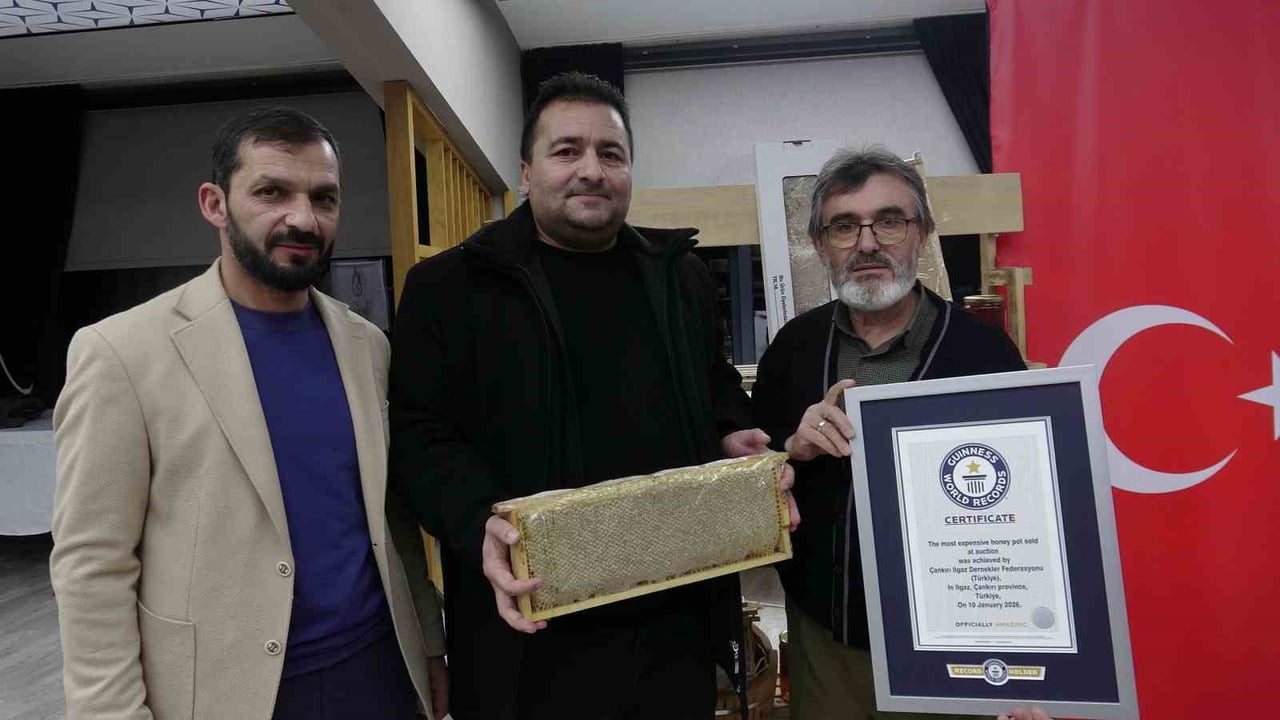 ÇANKIRI’NIN ILGAZ İLÇESİNDE, ÜNİVERSİTE ÖĞRENCİLERİNE BURS SAĞLAMAK AMACIYLA DÜZENLENEN AÇIK...