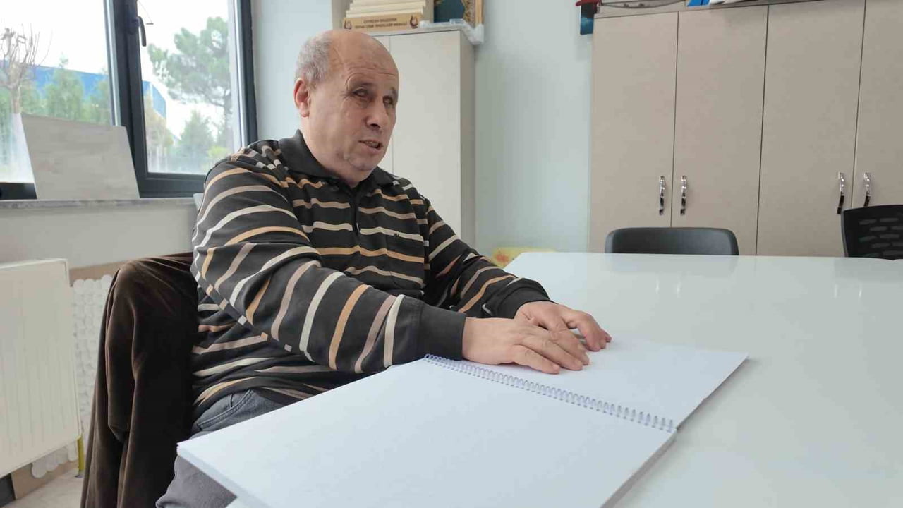 ÇAYIROVA BELEDİYESİ FATMA ÇELİK ENGELLİLER MERKEZİ'NDE, GÖRME ENGELLİ BİREYLERE YÖNELİK KUR'AN-I...