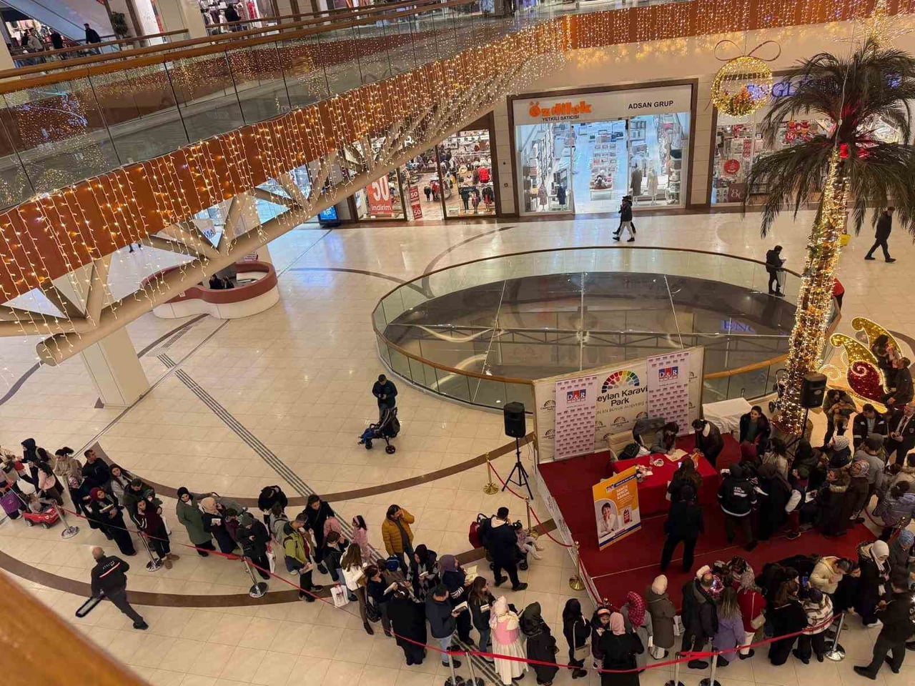 CEYLAN KARAVİL PARK AVM, ZİYARETÇİLERİNE SUNDUĞU ÖZEL ETKİNLİKLERLE DİKKAT ÇEKMEYE DEVAM EDİYOR....