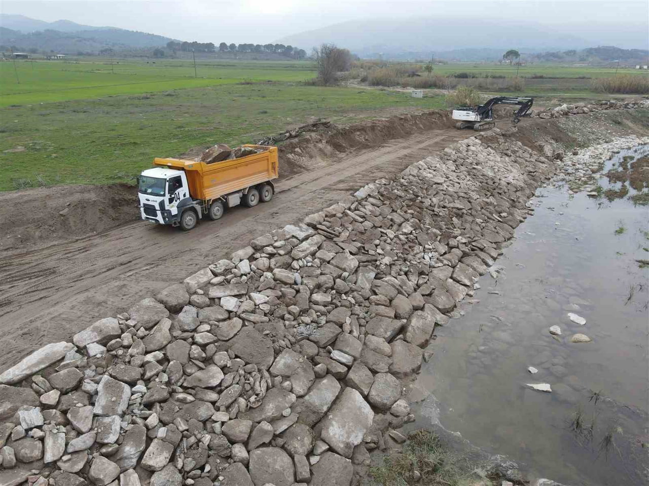ÇİNE SULAMASI İNŞAATINDA ÇALIŞMALAR SÜRÜYOR